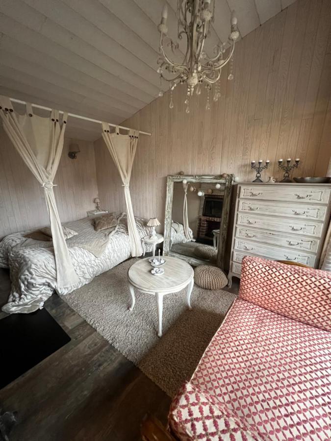 La Maisonnette De Cancan Mont-pres-Chambord ภายนอก รูปภาพ